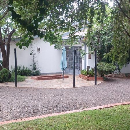 Driftwood Boutique Bed And Breakfast Lobatse Экстерьер фото